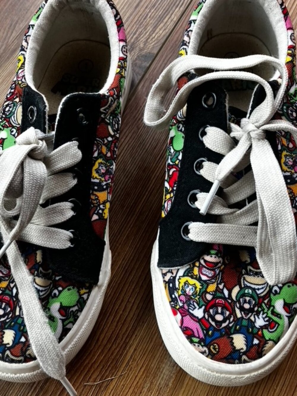 Super Mario Bros Ground Up Sneakers Youth Size 1 Multicolor Lace Up Fabric Shoes